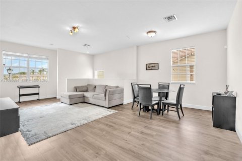 Condo in Tamarac, Florida, 3 bedrooms  № 2056465 - photo 2