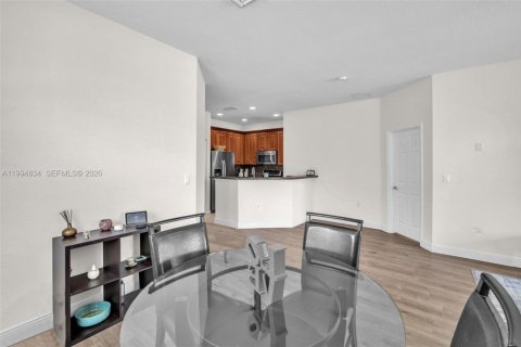 Condo in Tamarac, Florida, 3 bedrooms  № 2056465 - photo 11