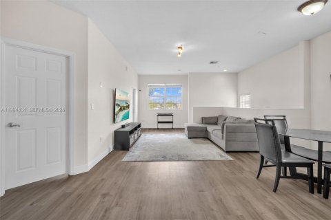 Condo in Tamarac, Florida, 3 bedrooms  № 2056465 - photo 5