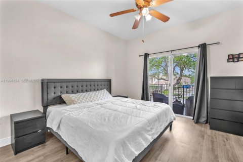 Condo in Tamarac, Florida, 3 bedrooms  № 2056465 - photo 4