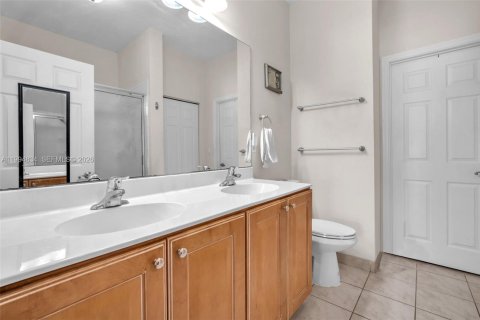 Condo in Tamarac, Florida, 3 bedrooms  № 2056465 - photo 17