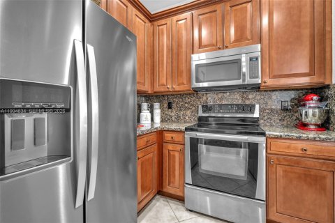 Condo in Tamarac, Florida, 3 bedrooms  № 2056465 - photo 12