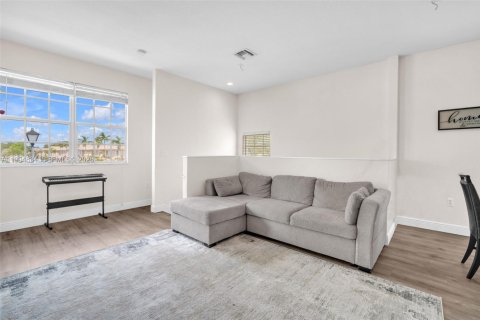 Condo in Tamarac, Florida, 3 bedrooms  № 2056465 - photo 8