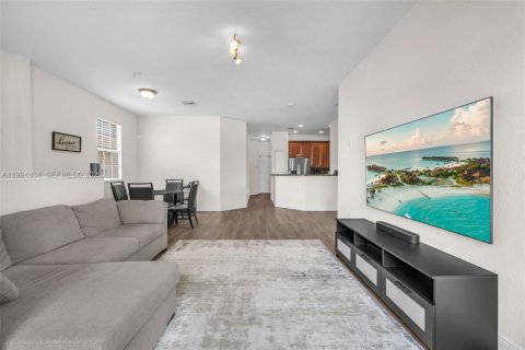 Condo in Tamarac, Florida, 3 bedrooms  № 2056465 - photo 6