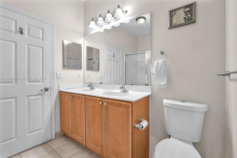 Condo in Tamarac, Florida, 3 bedrooms  № 2056465 - photo 24