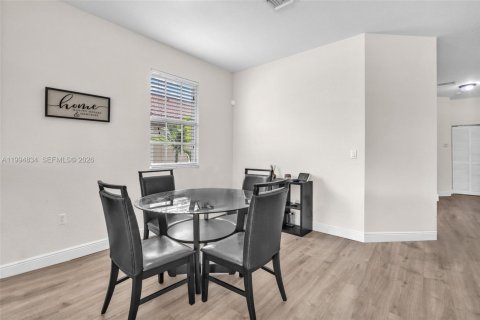 Condo in Tamarac, Florida, 3 bedrooms  № 2056465 - photo 9
