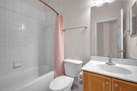 Condo in Tamarac, Florida, 3 bedrooms  № 2056465 - photo 23
