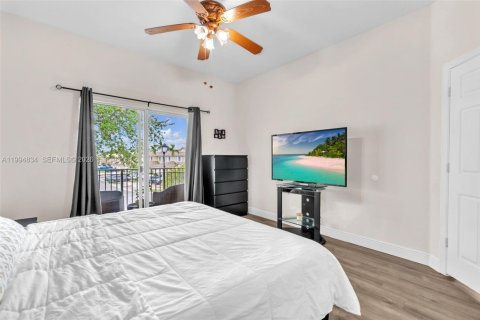 Condo in Tamarac, Florida, 3 bedrooms  № 2056465 - photo 14