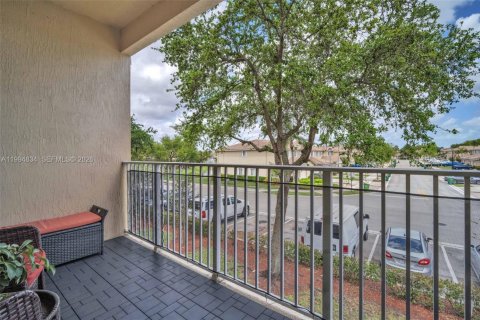 Condo in Tamarac, Florida, 3 bedrooms  № 2056465 - photo 16