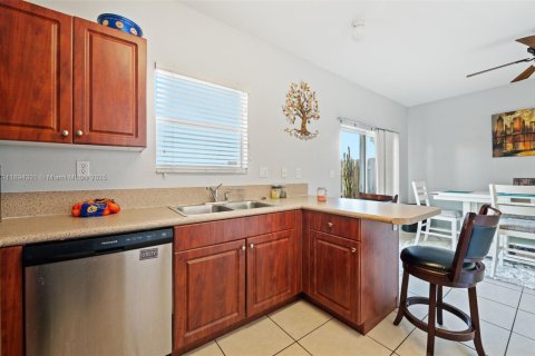 Townhouse in Cutler Bay, Florida 4 bedrooms, 159.79 sq.m. № 1952152 - photo 9