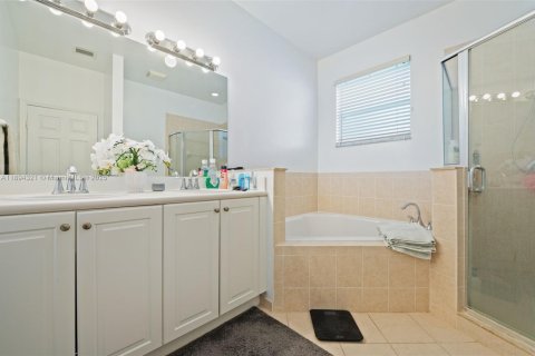 Townhouse in Cutler Bay, Florida 4 bedrooms, 159.79 sq.m. № 1952152 - photo 14