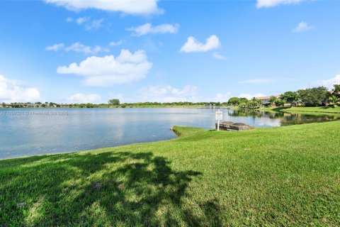 Townhouse in Cutler Bay, Florida 4 bedrooms, 159.79 sq.m. № 1952152 - photo 25