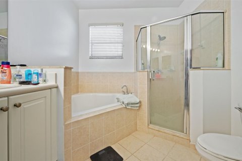 Townhouse in Cutler Bay, Florida 4 bedrooms, 159.79 sq.m. № 1952152 - photo 15