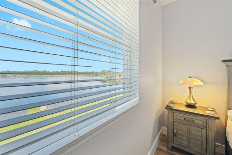 Townhouse in Cutler Bay, Florida 4 bedrooms, 159.79 sq.m. № 1952152 - photo 13