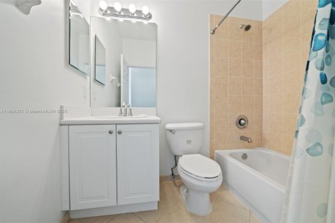 Townhouse in Cutler Bay, Florida 4 bedrooms, 159.79 sq.m. № 1952152 - photo 20