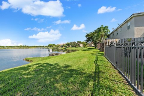 Townhouse in Cutler Bay, Florida 4 bedrooms, 159.79 sq.m. № 1952152 - photo 24