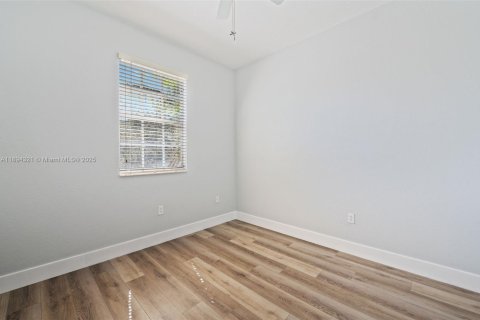 Townhouse in Cutler Bay, Florida 4 bedrooms, 159.79 sq.m. № 1952152 - photo 18