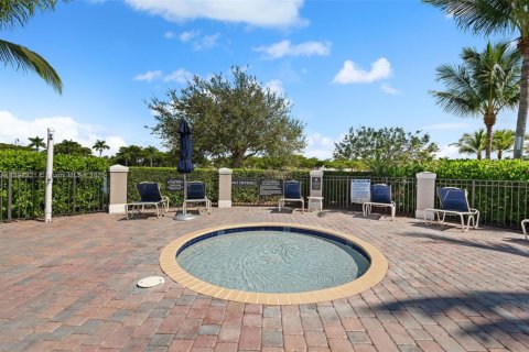 Townhouse in Cutler Bay, Florida 4 bedrooms, 159.79 sq.m. № 1952152 - photo 28