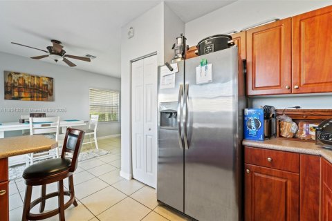 Townhouse in Cutler Bay, Florida 4 bedrooms, 159.79 sq.m. № 1952152 - photo 10