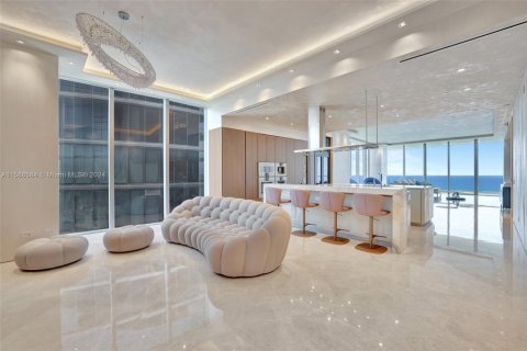 Condo in Sunny Isles Beach, Florida, 4 bedrooms  № 1176033 - photo 1