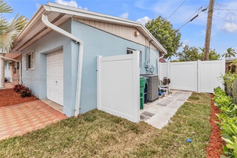 Villa ou maison à louer à Cutler Bay, Floride: 3 chambres, 150.5 m2 № 1975101 - photo 5