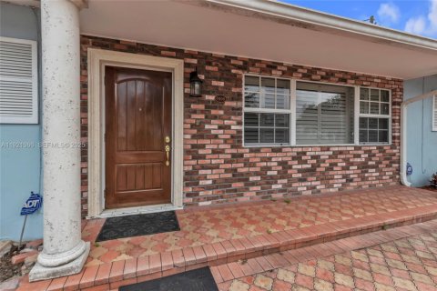 Villa ou maison à louer à Cutler Bay, Floride: 3 chambres, 150.5 m2 № 1975101 - photo 3