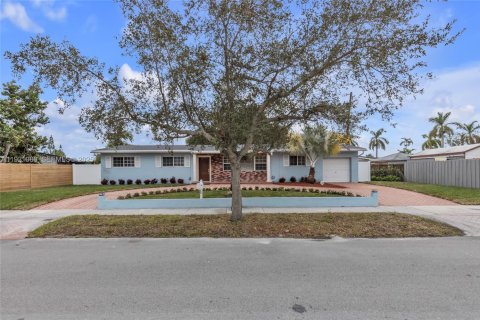 Villa ou maison à louer à Cutler Bay, Floride: 3 chambres, 150.5 m2 № 1975101 - photo 6