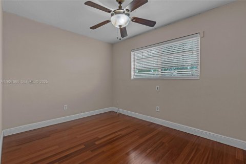 Villa ou maison à louer à Cutler Bay, Floride: 3 chambres, 150.5 m2 № 1975101 - photo 8