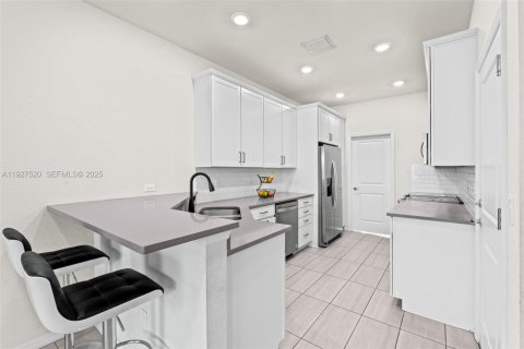 Touwnhouse à louer à Hollywood, Floride: 3 chambres, 132.01 m2 № 1988321 - photo 7