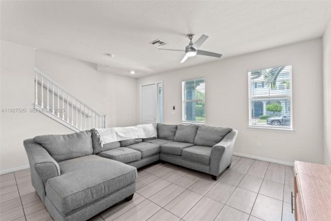 Touwnhouse à louer à Hollywood, Floride: 3 chambres, 132.01 m2 № 1988321 - photo 12