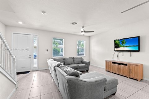 Touwnhouse à louer à Hollywood, Floride: 3 chambres, 132.01 m2 № 1988321 - photo 13