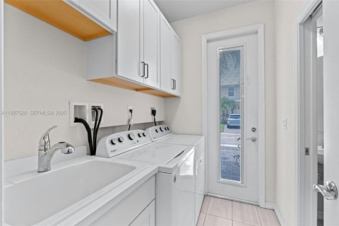 Touwnhouse à louer à Hollywood, Floride: 3 chambres, 132.01 m2 № 1988321 - photo 18