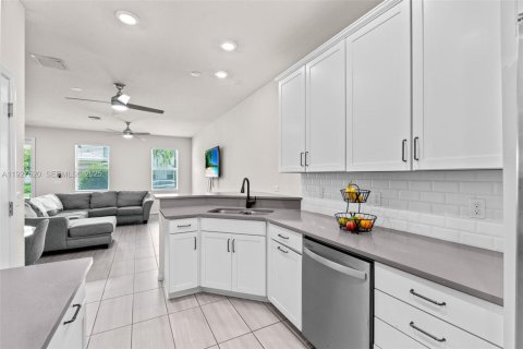 Touwnhouse à louer à Hollywood, Floride: 3 chambres, 132.01 m2 № 1988321 - photo 4