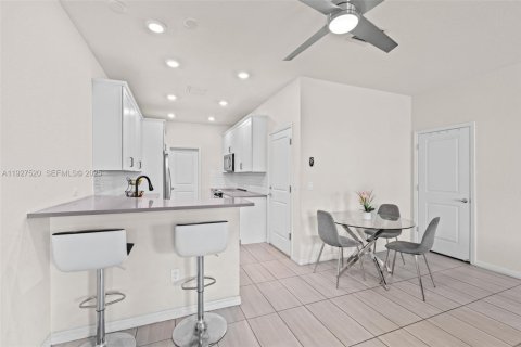 Touwnhouse à louer à Hollywood, Floride: 3 chambres, 132.01 m2 № 1988321 - photo 8