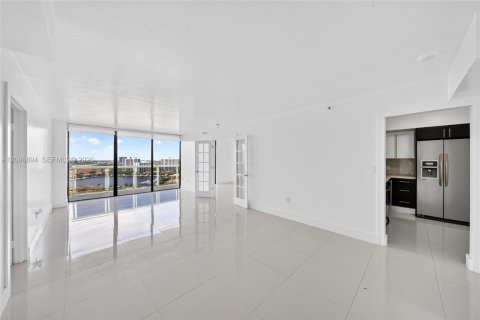 Copropriété à louer à Aventura, Floride: 2 chambres, 97.45 m2 № 2390553 - photo 10