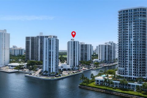 Copropriété à louer à Aventura, Floride: 2 chambres, 97.45 m2 № 2390553 - photo 3