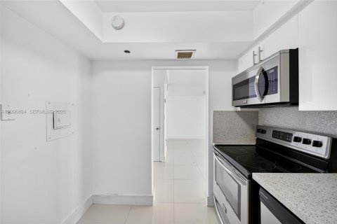 Copropriété à louer à Aventura, Floride: 2 chambres, 97.45 m2 № 2390553 - photo 17