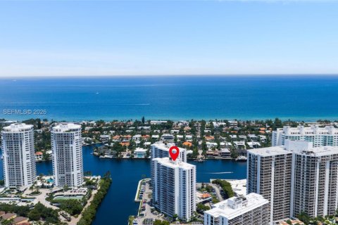 Condo à Aventura, Floride, 2 chambres  № 2390553