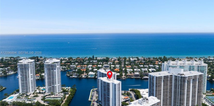 Condo à Aventura, Floride, 2 chambres  № 2390553