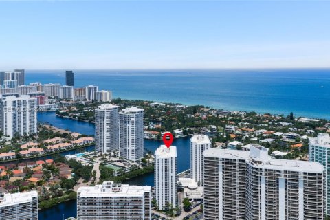 Copropriété à louer à Aventura, Floride: 2 chambres, 97.45 m2 № 2390553 - photo 2