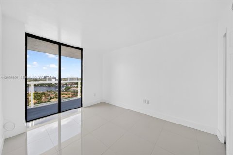 Copropriété à louer à Aventura, Floride: 2 chambres, 97.45 m2 № 2390553 - photo 13