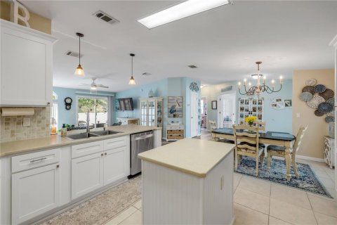 House in Oak Hill, Florida 3 bedrooms, 131.55 sq.m. № 2141080 - photo 10
