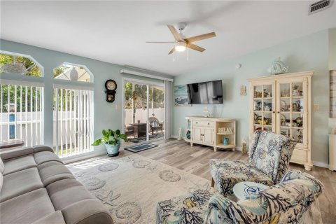 House in Oak Hill, Florida 3 bedrooms, 131.55 sq.m. № 2141080 - photo 12