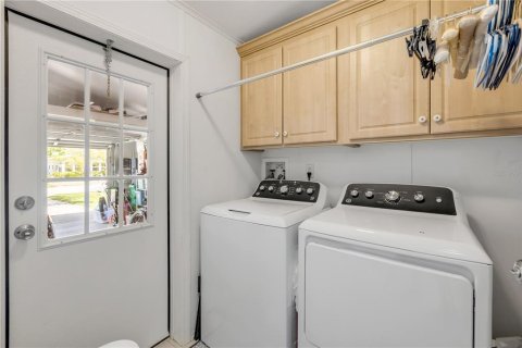 House in Oak Hill, Florida 3 bedrooms, 131.55 sq.m. № 2141080 - photo 23