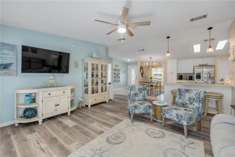 House in Oak Hill, Florida 3 bedrooms, 131.55 sq.m. № 2141080 - photo 14