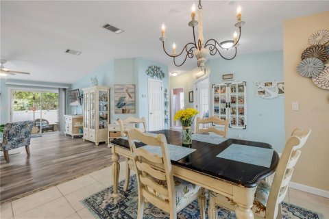 House in Oak Hill, Florida 3 bedrooms, 131.55 sq.m. № 2141080 - photo 8