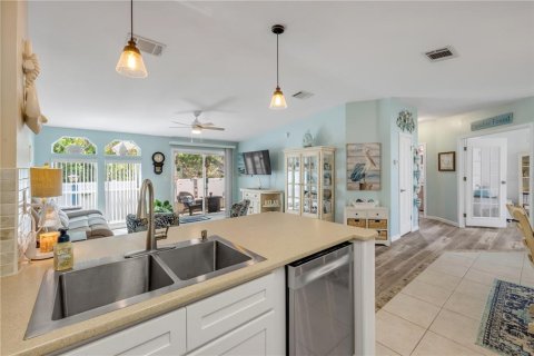 House in Oak Hill, Florida 3 bedrooms, 131.55 sq.m. № 2141080 - photo 11