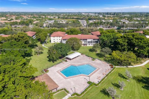 Condo in Pembroke Pines, Florida, 2 bedrooms  № 2060950 - photo 27