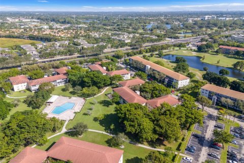 Condo in Pembroke Pines, Florida, 2 bedrooms  № 2060950 - photo 25