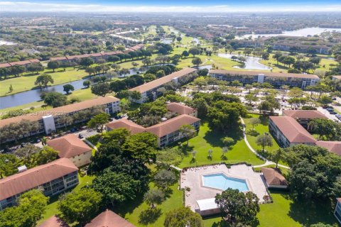 Condo in Pembroke Pines, Florida, 2 bedrooms  № 2060950 - photo 24